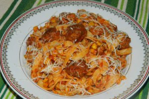 Tagliatelle cu chiftelute, ciuperci si porumb