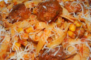 Tagliatelle cu chiftelute, ciuperci si porumb