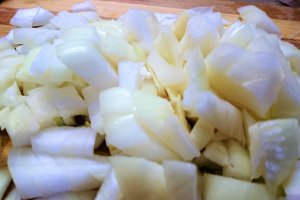 Fasole boabe cu jambon si piept afumat- la vas roman