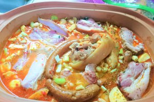 Fasole boabe cu jambon si piept afumat- la vas roman