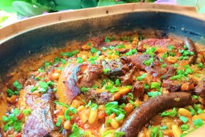 Fasole boabe cu jambon si piept afumat- la vas roman