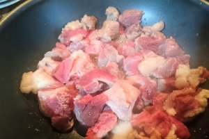 Tocanita ardeleneasca de porc, cu carnati afumati