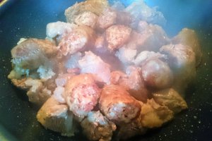 Tocanita ardeleneasca de porc, cu carnati afumati