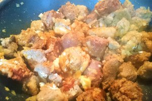 Tocanita ardeleneasca de porc, cu carnati afumati