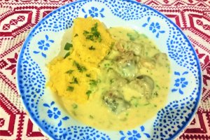 Tocanita ardeleneasca de porc, cu carnati afumati