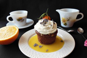 Desert prajiturele cu ganache de ciocolata alba si sos de portocale
