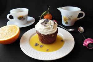 Desert prajiturele cu ganache de ciocolata alba si sos de portocale