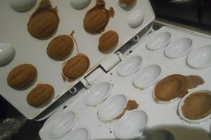 Desert nuci cu crema de nuca si gem de caise