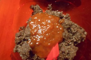Desert nuci cu crema de nuca si gem de caise