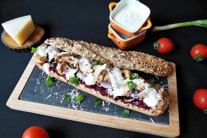 Sandwich cu pui si sfecla