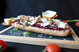 Sandwich cu pui si sfecla