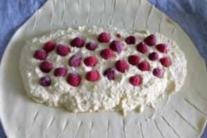 Desert strudel cu branza si zmeura