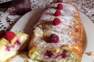 Desert strudel cu branza si zmeura