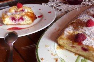 Desert strudel cu branza si zmeura