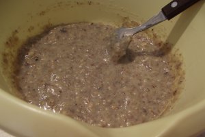 Desert negresa cu zahar caramelizat si crema de nuci