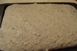 Desert negresa cu zahar caramelizat si crema de nuci