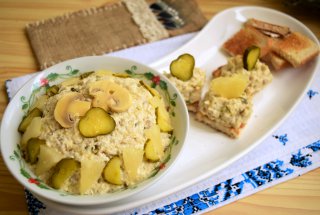 Salata de ciuperci cu piept de pui si ananas