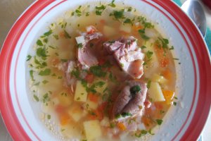 Ciorba de legume cu ciolan afumat