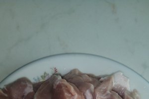 Friptura de porc la tigaie si garnitura de napi prajiti