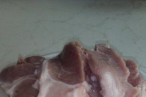 Friptura de porc la tigaie si garnitura de napi prajiti