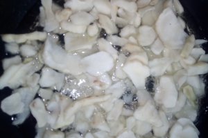 Friptura de porc la tigaie si garnitura de napi prajiti