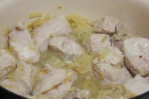 Tocanita de porc cu cartofi si ciuperci