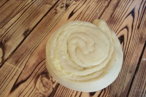 Paratha sau paine plata foietajata preparata la tigaie