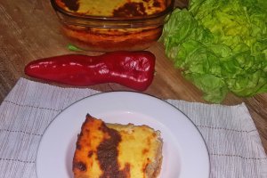 Musaca cu sos bechamel