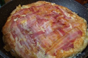 Aperitiv tortilla cu cartofi si bacon