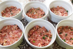 Mini checuri din carne cu mozzarella