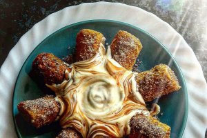 Desert banane pane umplute cu caramel si scortisoara