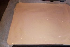 Desert prajitura cu crema de iaurt si cirese