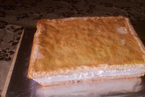 Desert prajitura cu crema de iaurt si cirese