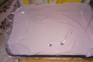Desert prajitura cu crema de iaurt si cirese