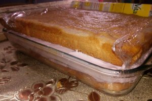 Desert prajitura cu crema de iaurt si cirese