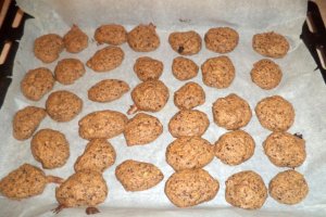 Desert cookies cu banane, unt de arahide si fulgi de ciocolata