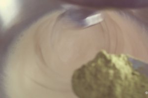 Desert flan cu mere si ceai verde Matcha