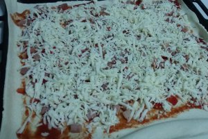 Aperitiv foietaj cu kaizer si mozzarela
