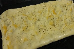 Aperitiv foietaj cu kaizer si mozzarela