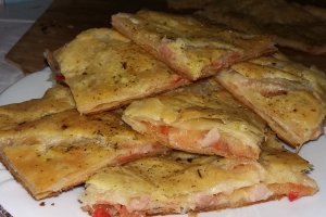 Aperitiv foietaj cu kaizer si mozzarela