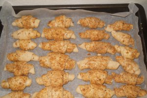 Desert cornulete cu nuca si scortisoara