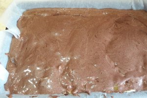 Desert prajitura cu mascarpone si piersici