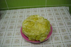 Varza murata calita, cu ciolan de porc afumat, in sos de rosii