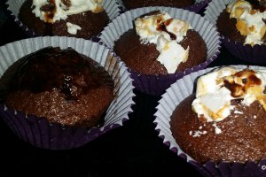 Desert muffins cu ciocolata si nuga