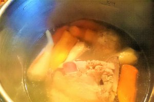 Ciorba de porc cu conopida si broccoli
