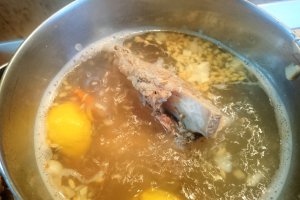 Ciorba de porc cu conopida si broccoli