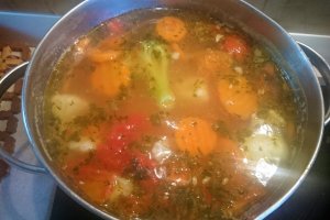 Ciorba de porc cu conopida si broccoli