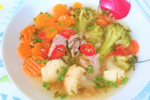 Ciorba de porc cu conopida si broccoli