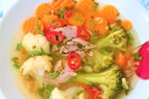Ciorba de porc cu conopida si broccoli