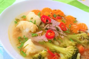 Ciorba de porc cu conopida si broccoli